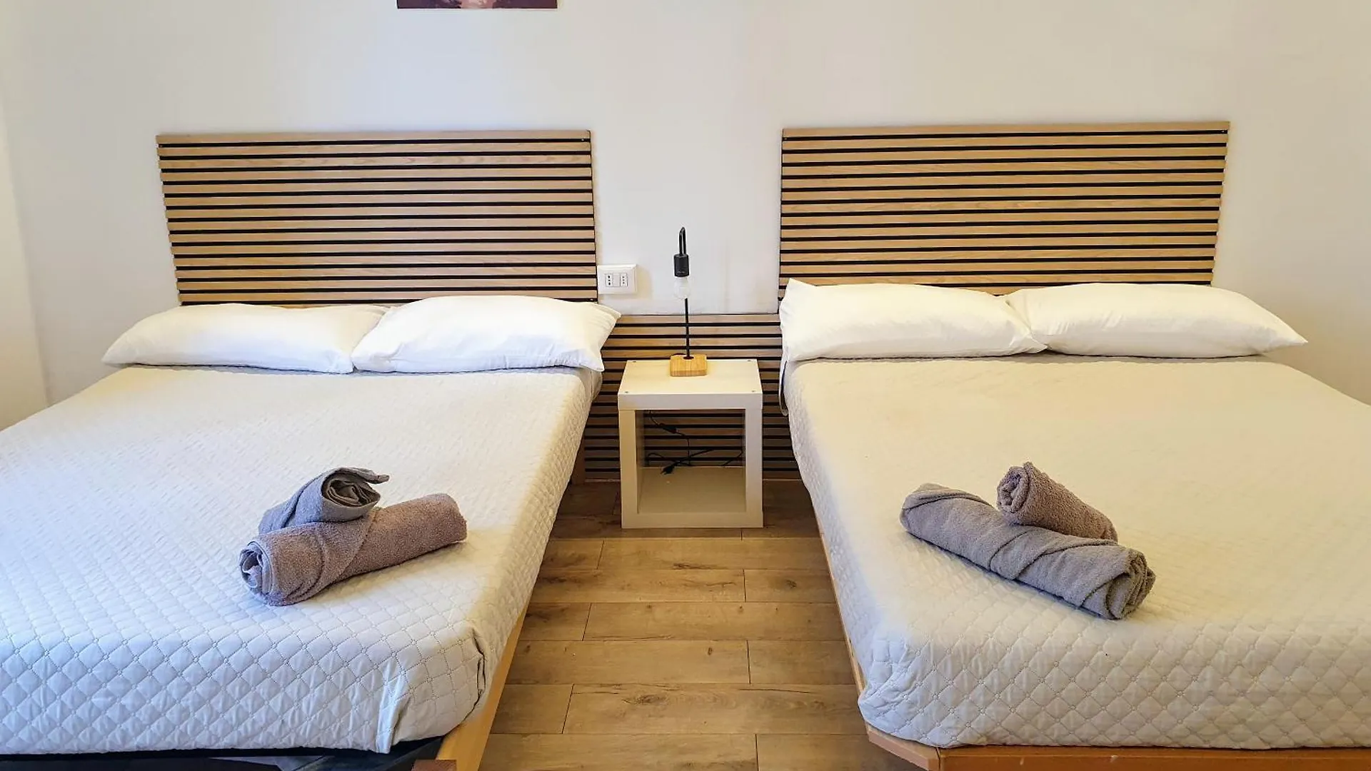 Appartement Your Spacious & Lovely Home -4 Queen Bed- Milaan