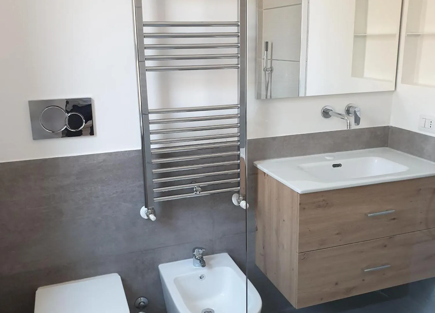 Your Spacious & Lovely Home -4 Queen Bed- Milaan Italië