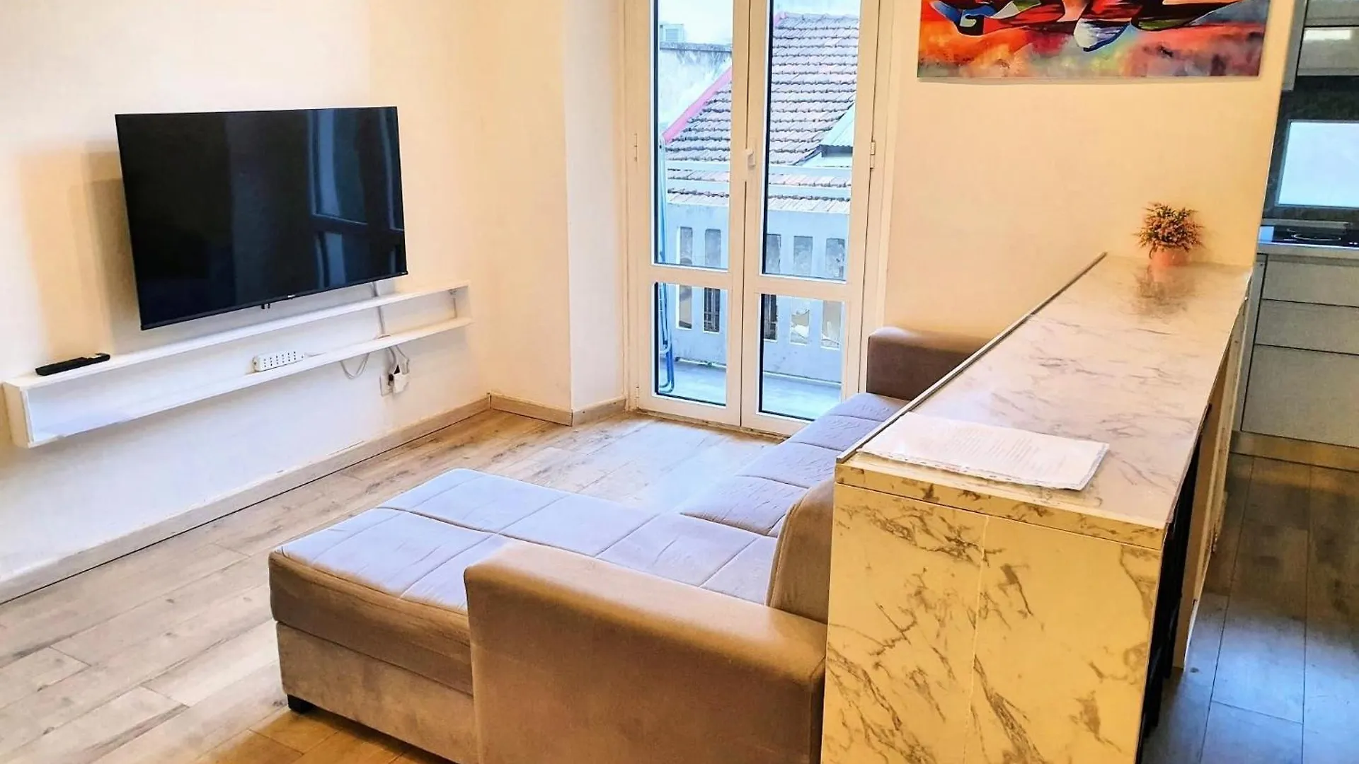 Appartement Your Spacious & Lovely Home -4 Queen Bed- Milaan