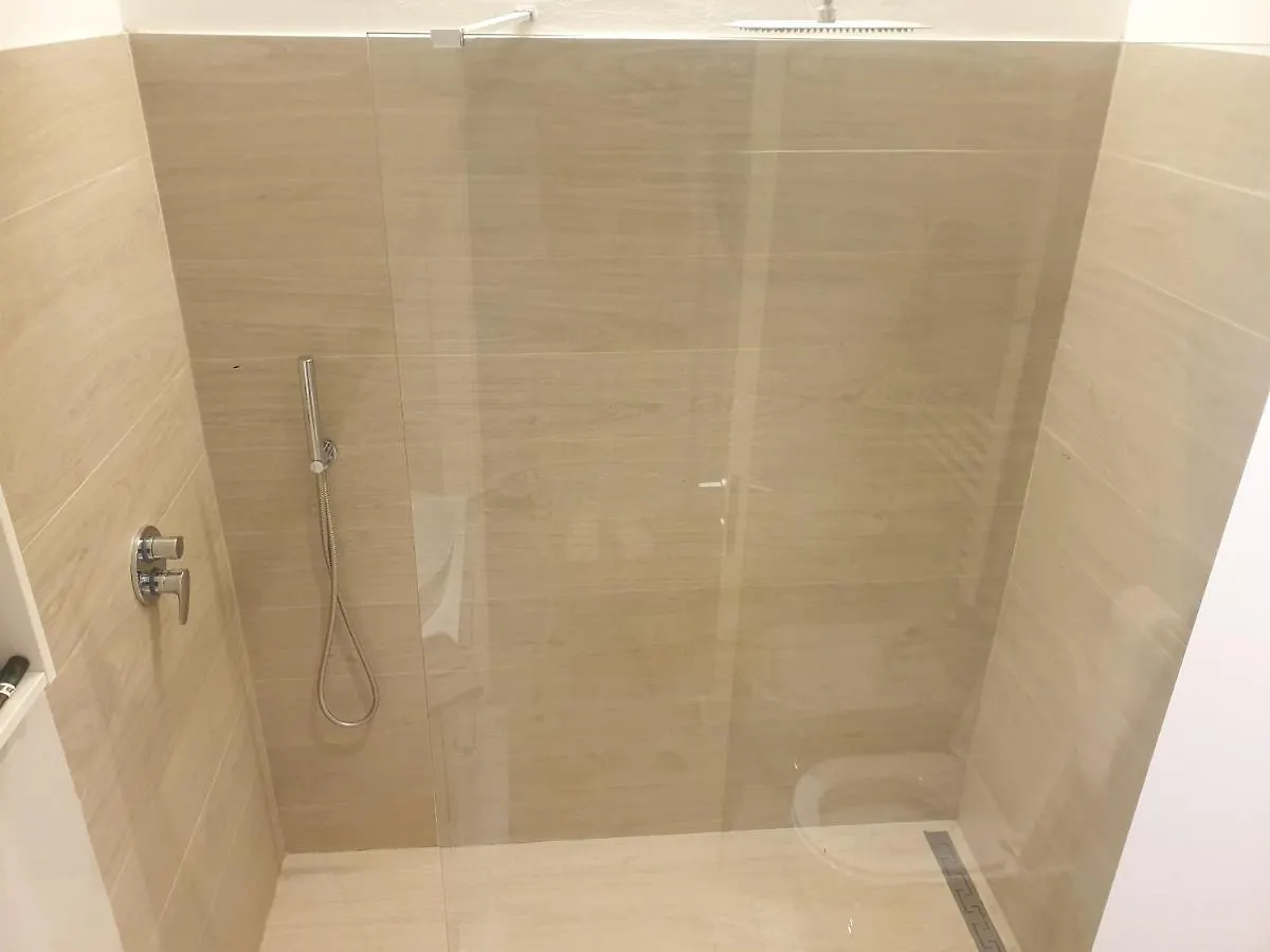 Your Spacious & Lovely Home -4 Queen Bed- 米兰 0*,  意大利